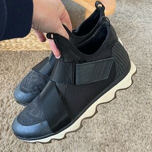 Sorel waterproof kinetic sneakers 9